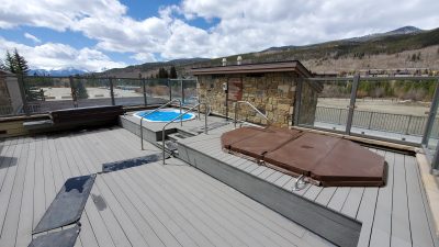 Two hot tubs available to occupants